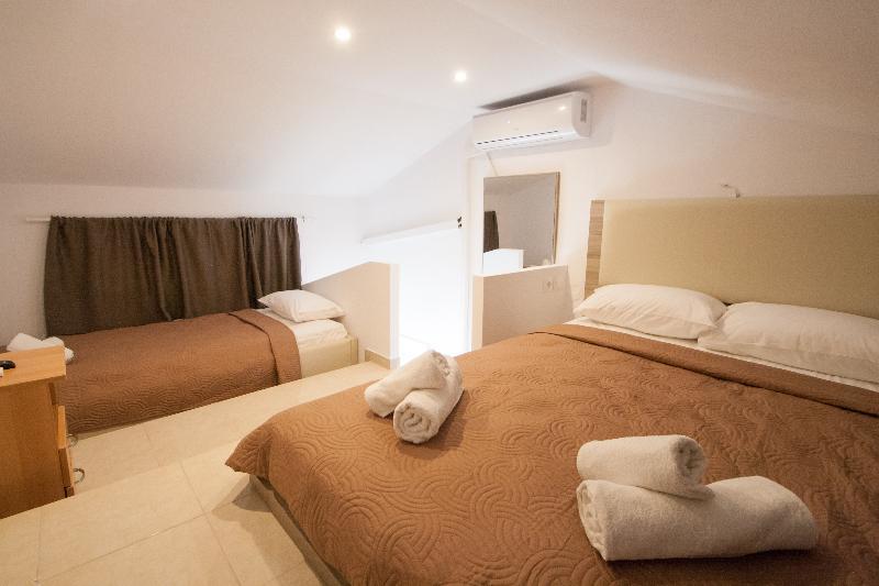 Pension Avocado Skiathos Town Exterior photo