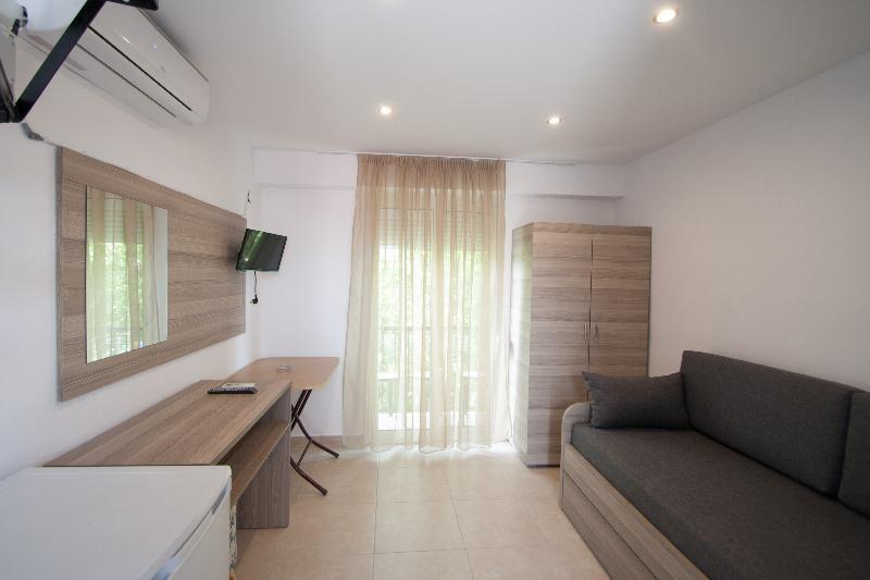 Pension Avocado Skiathos Town Exterior photo
